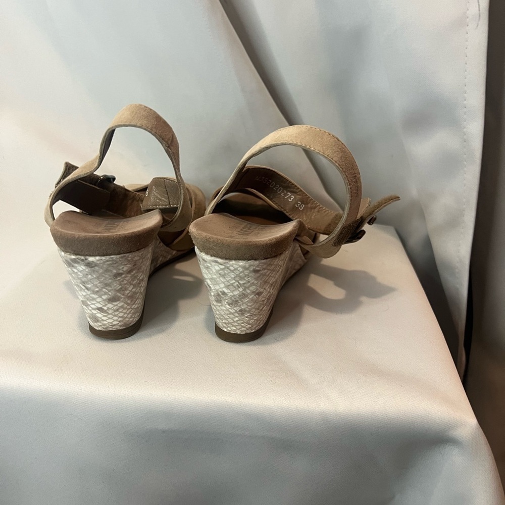 Mephisto Tan Suede Wedge Sandals Snake Embossed Heel Women’s 38 - Picture 5 of 9